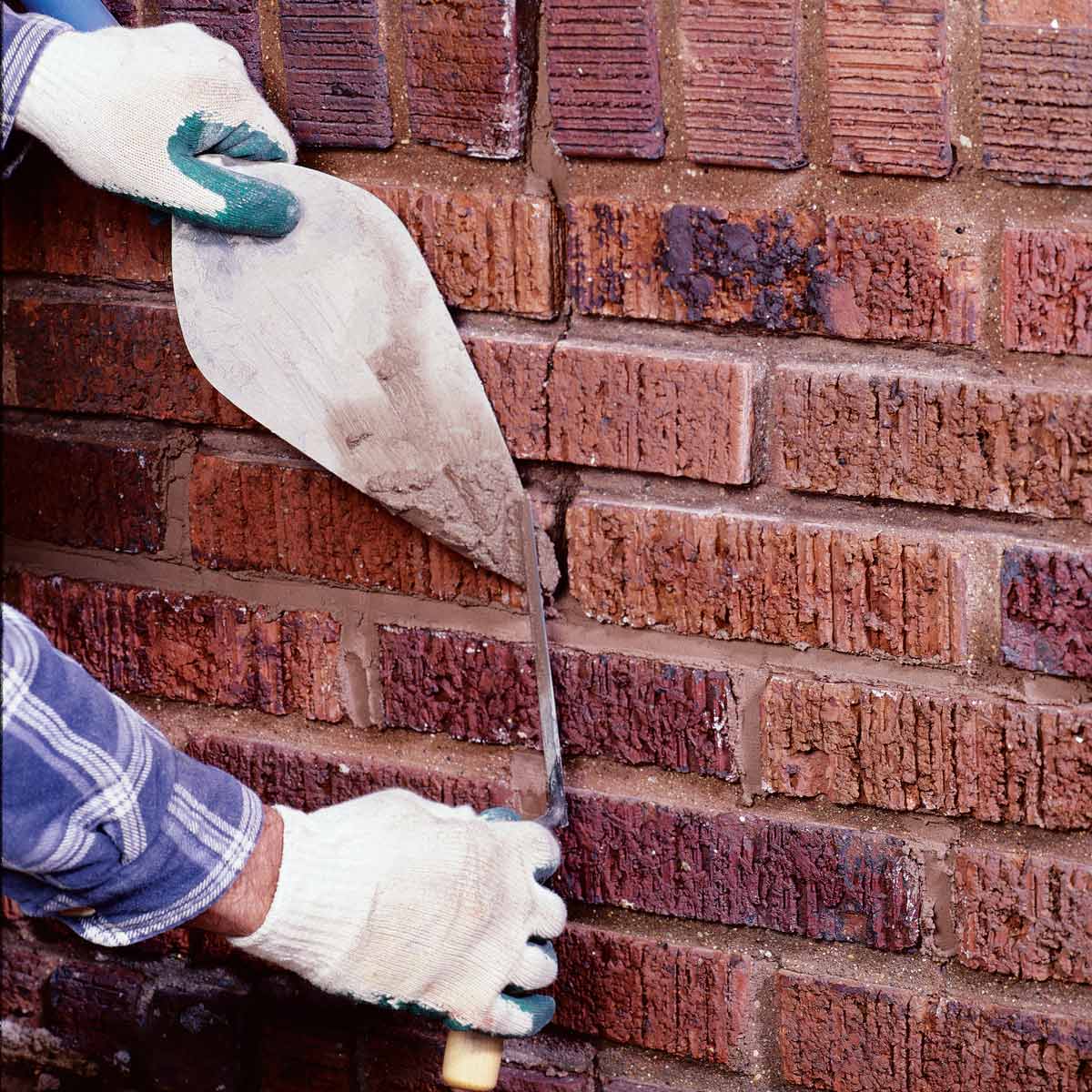 Чем и как заделать трещину в стене кирпичного дома своими руками