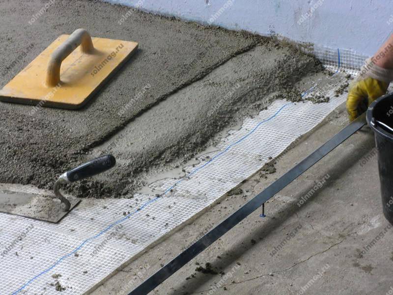 Чем выровнять бетонный пол на улице перед укладкой плитки