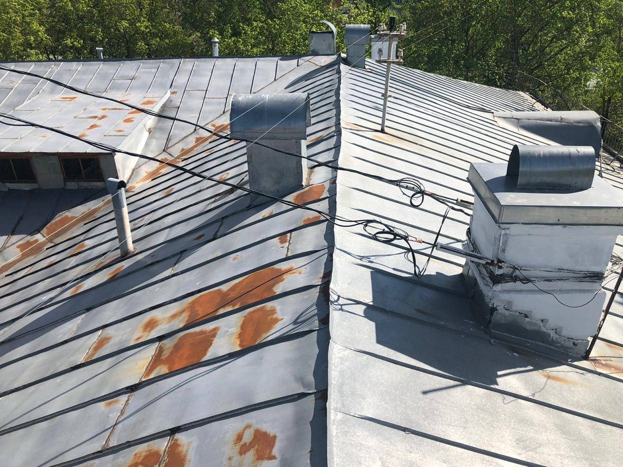 Протекает крыша из профнастила или металлочерепицы, что делать?