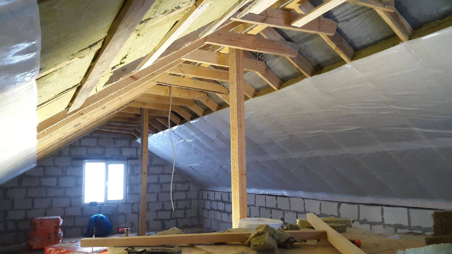 Как сделать изоляцию крыши от пара и влаги правильно?