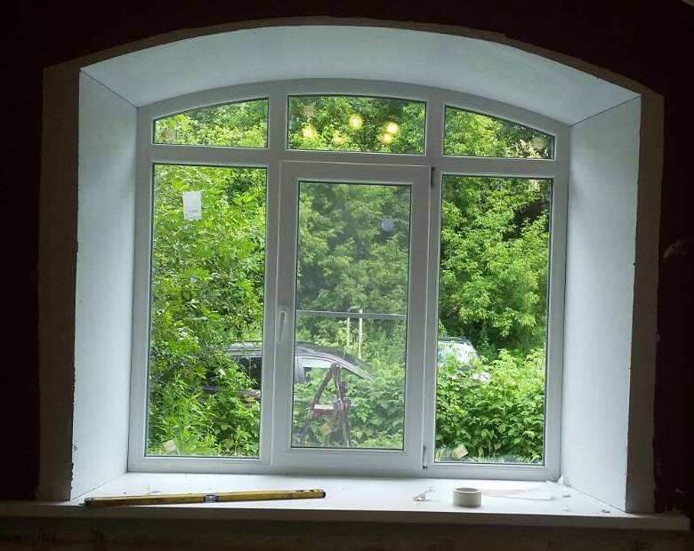 Арочные окна для коттеджей и загородных домов