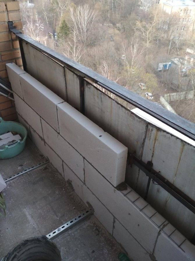 Кладка пеноблоков на балконе: достоинства материала, виды и технология