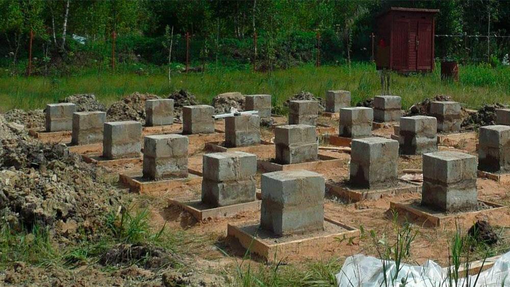 Фундамент на столбах из бетона: особенности, виды и строительство