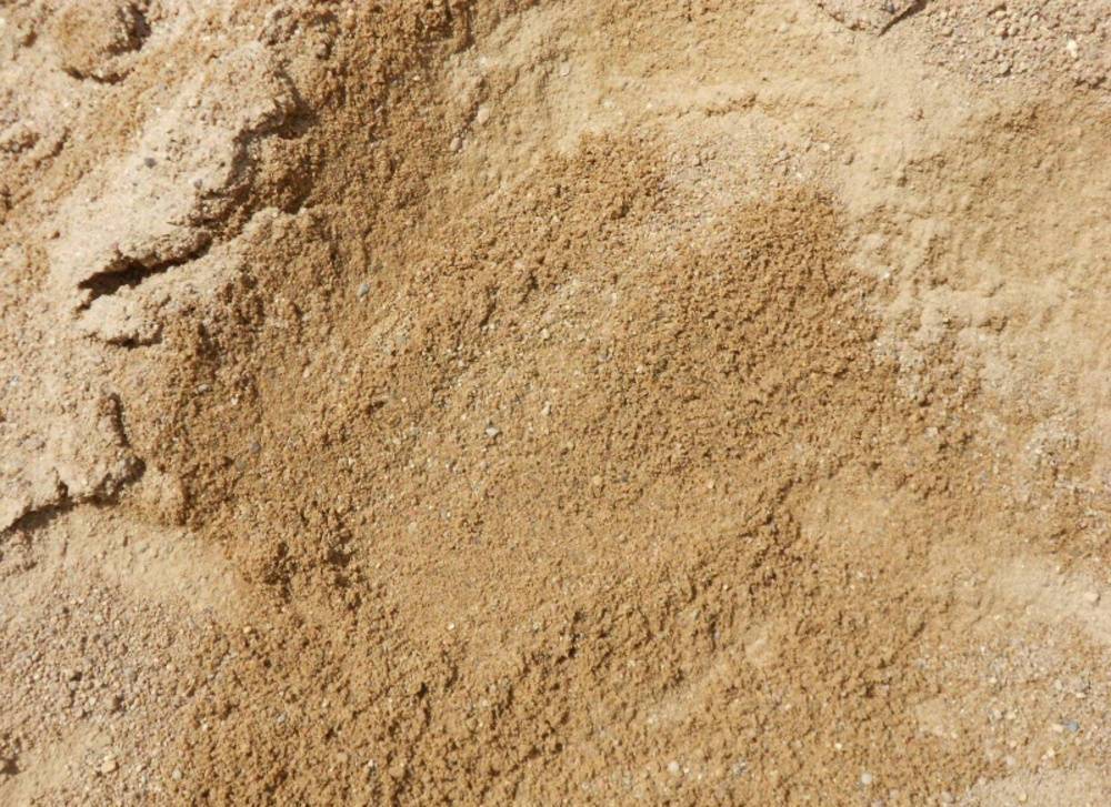 Карьерный строительный песок средней крупности и крупный