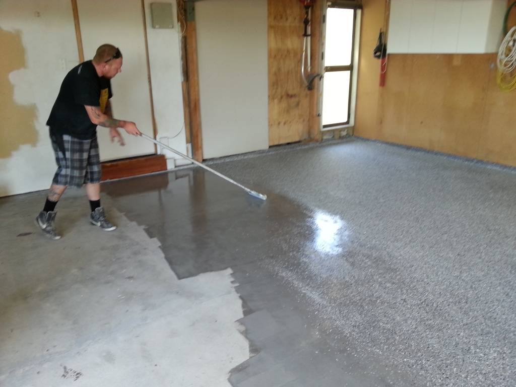 Чем покрыть бетонный пол чтобы не пылил в гараже, на складе, дома, в квартире