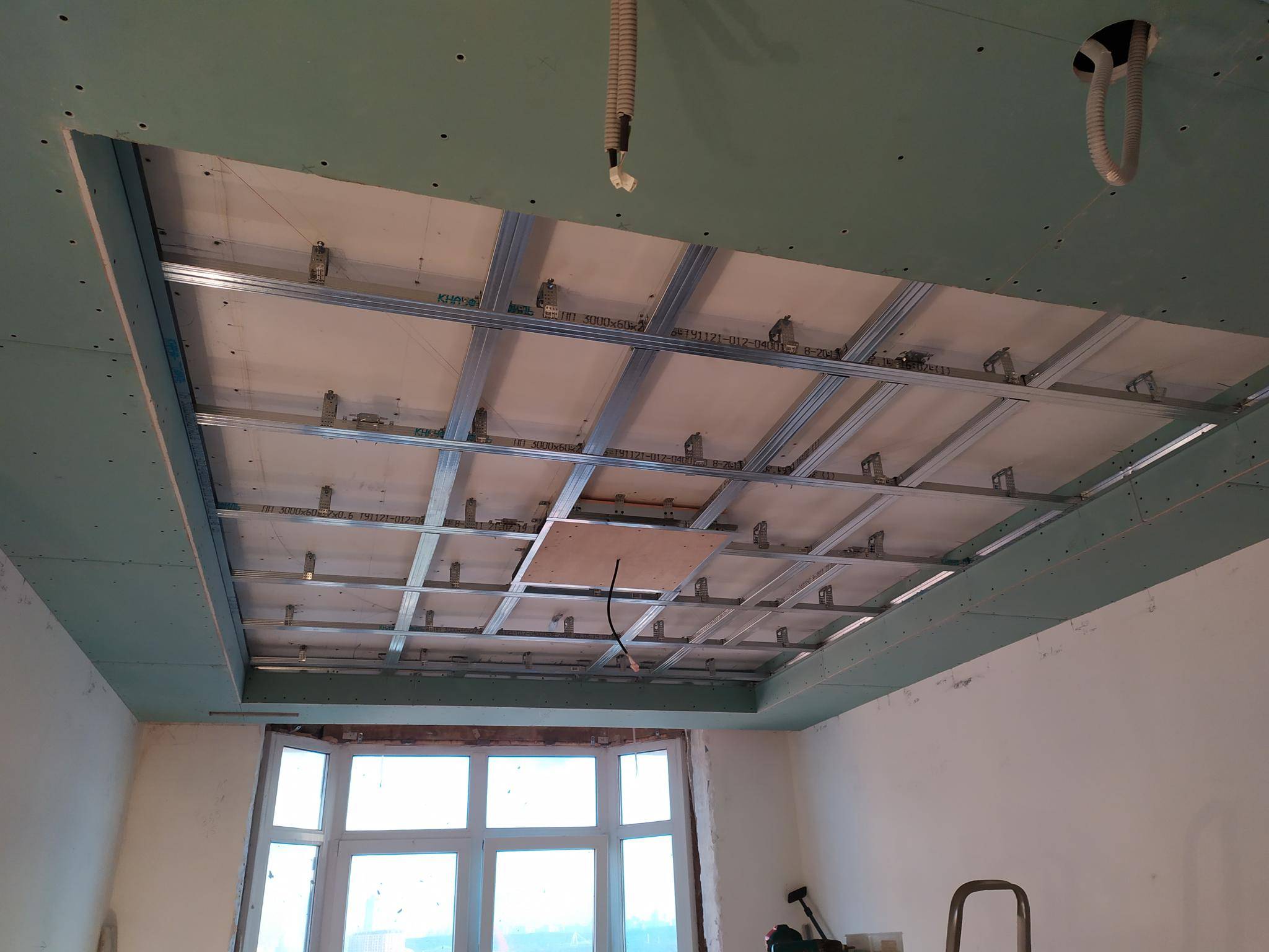 Двухуровневый потолок из гипсокартона: варианты, особенности конструкции, монтаж - handskill.ru