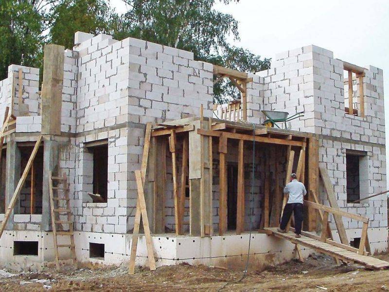 Современные строительные материалы для стен дома – виды и описание, фото