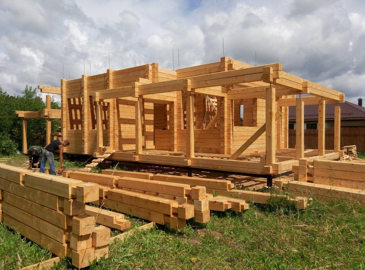 Строительство домов из бруса своими руками: особенности технологии