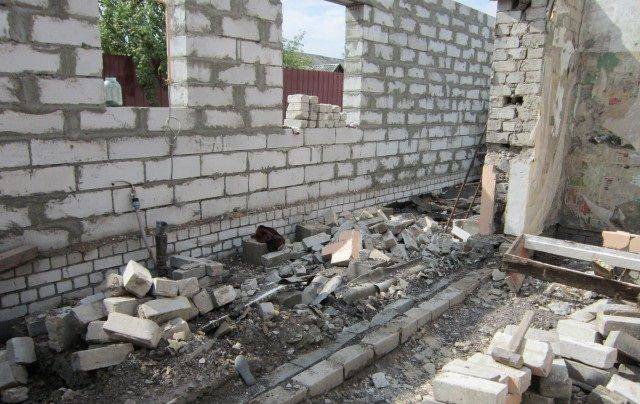 Демонтаж стены из пеноблоков: условия, этапы работ