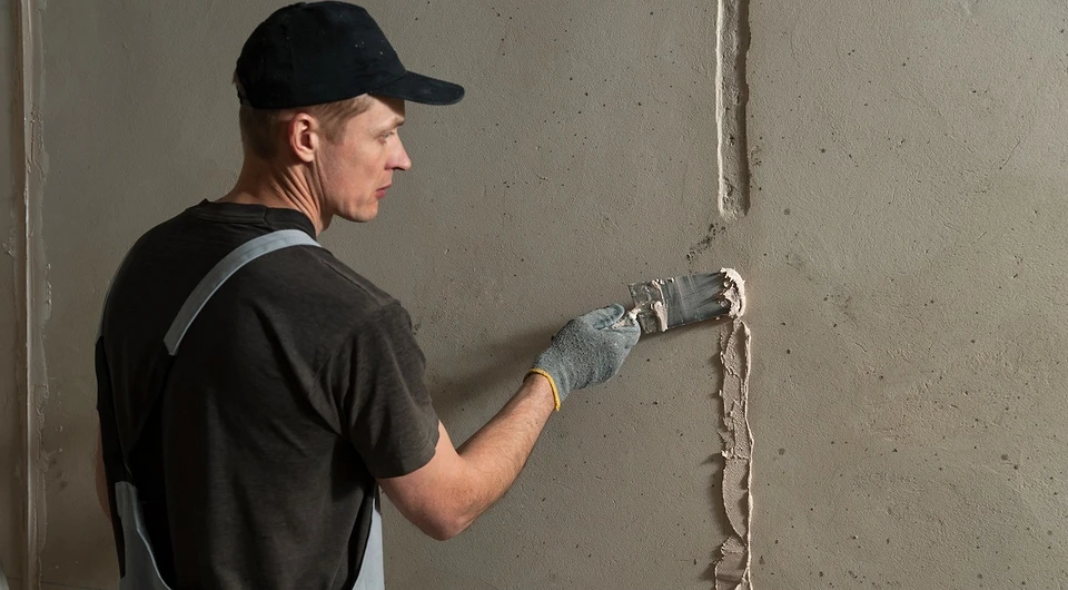 Какая штукатурка лучше для выравнивания стен — гипсовая или цементная