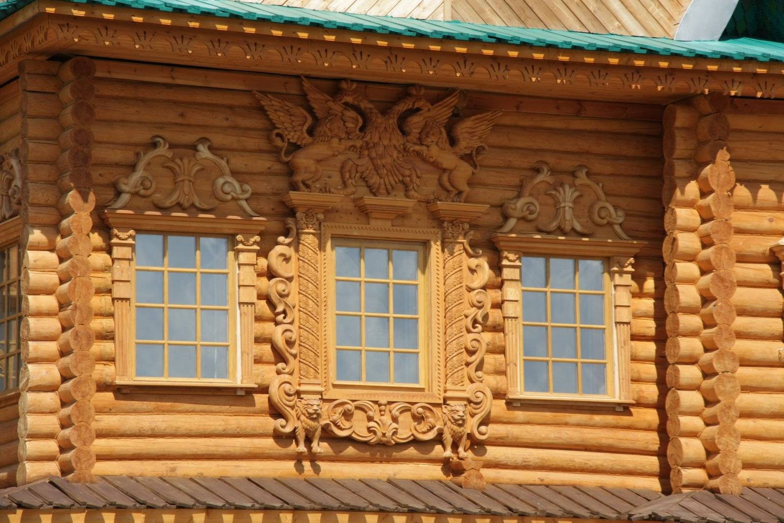 Студия Кузьмич деревянная домовая резьба