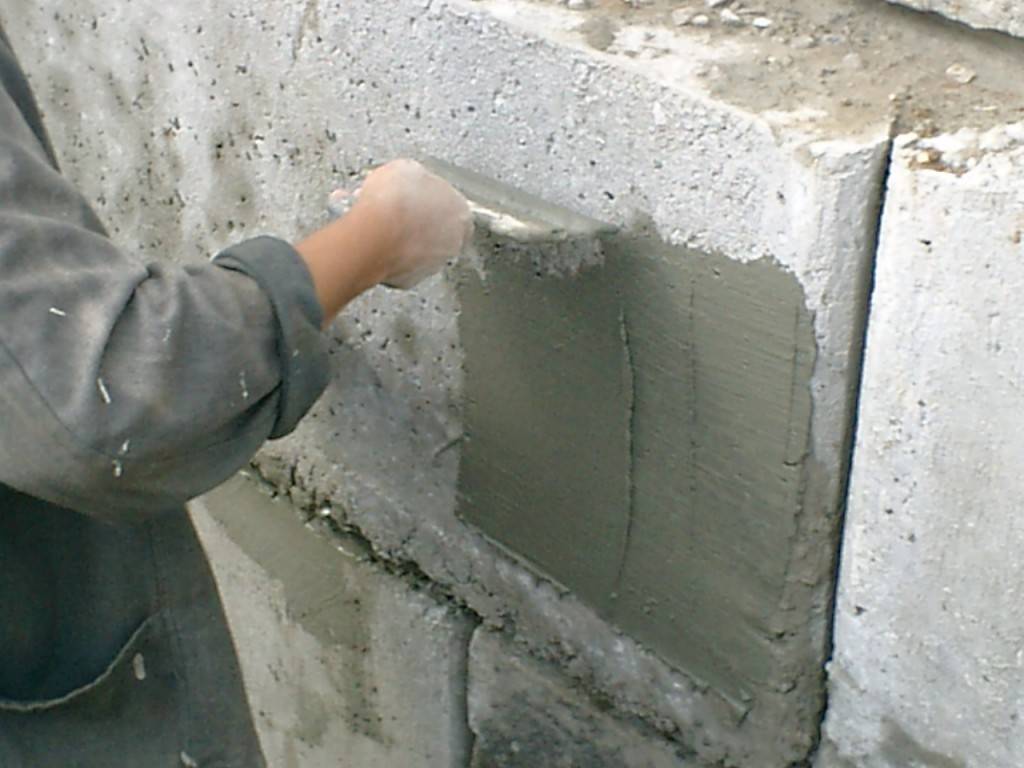 Как правильно крепить сетку под штукатурку на стене