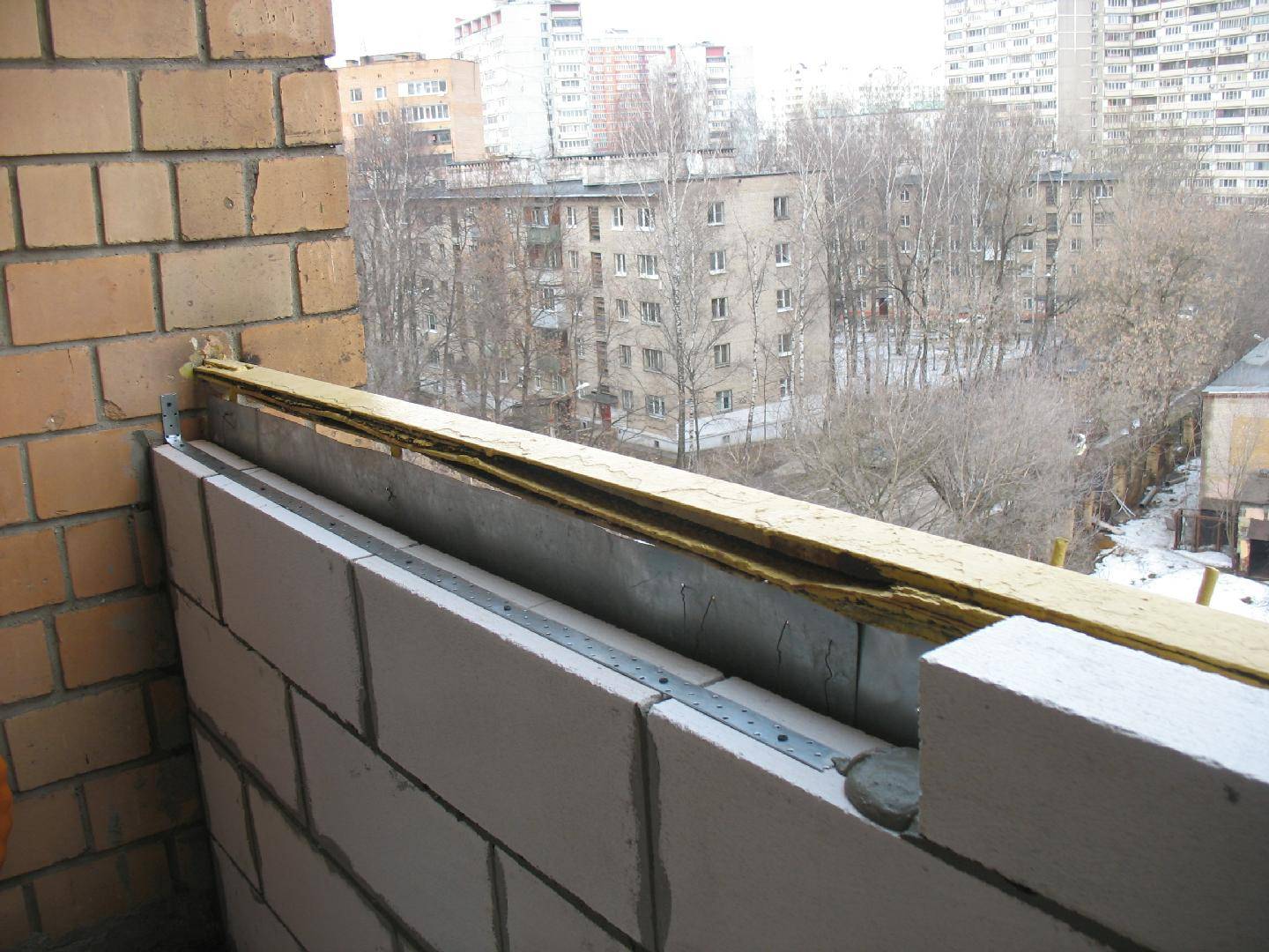 Как вариант, утепление стен дома (или балкона) пеноблоками