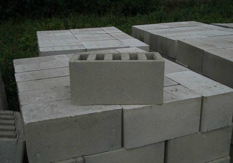 Цементные блоки: сколько весит для фундамента