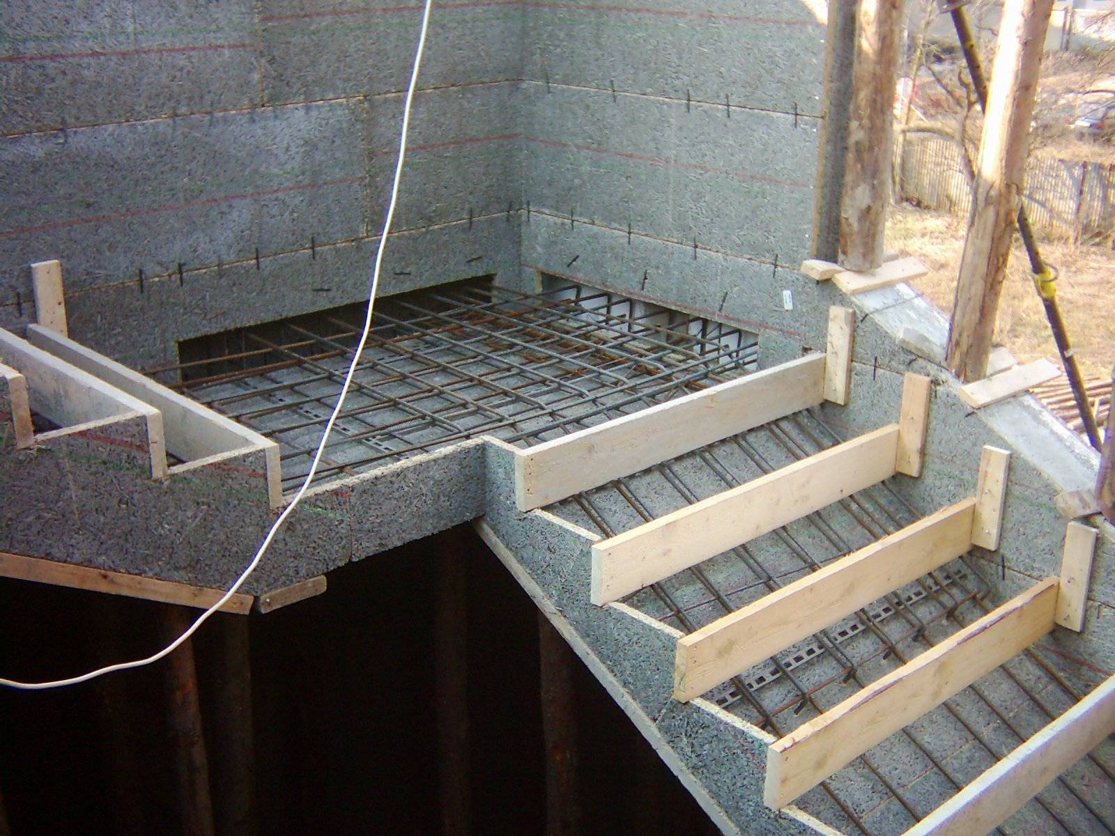 Опалубка для бетонной лестницы с забежными ступенями — доступно о важном