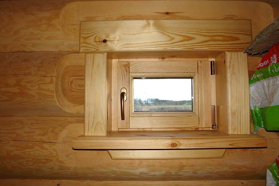 Какие окна для бани выбрать — деревянные или пластиковые?