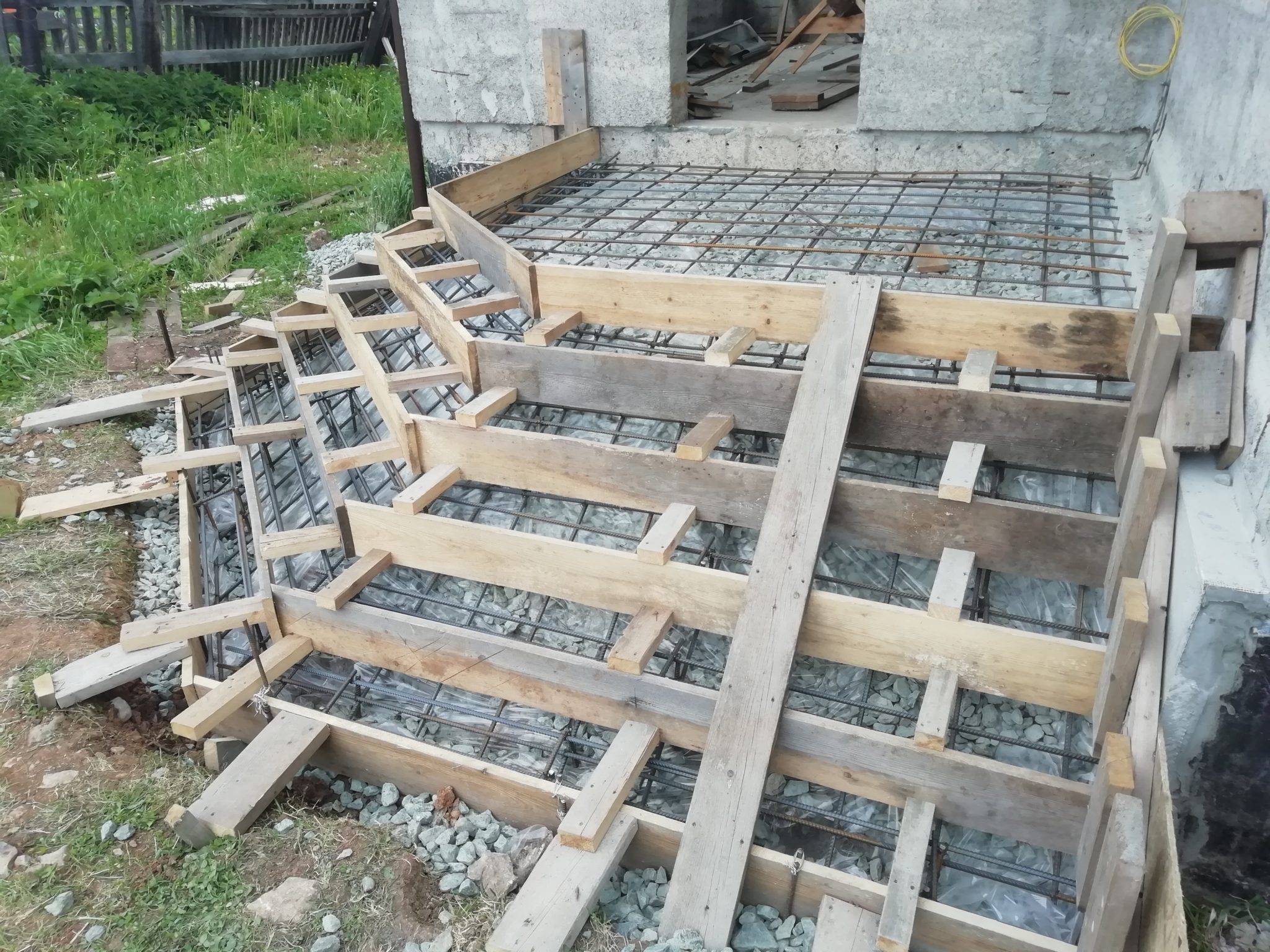 Как сделать входную монолитную бетонную лестницу своими руками