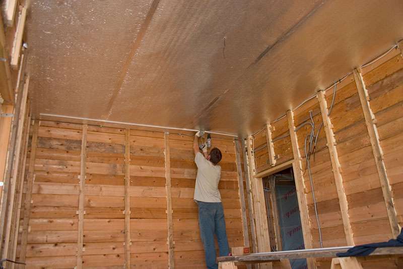 Как правильно утеплить потолок в частном доме, краткий обзор способов, этапов и материалов