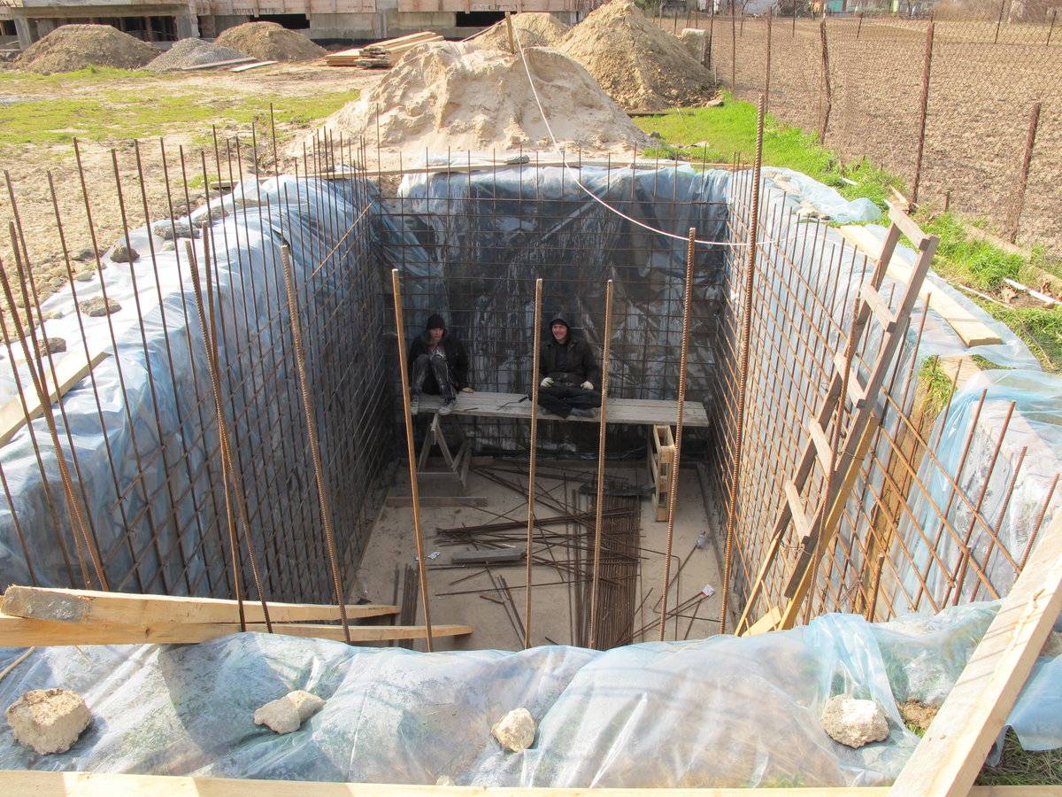 Строительство монолитного бетонного септика без откачки для дачи или частного дома