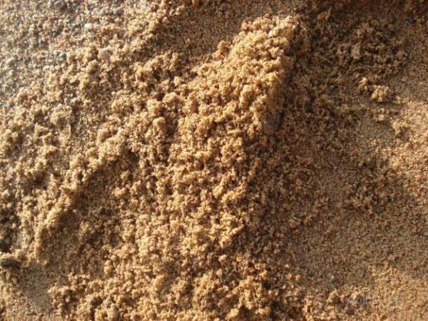 И песчинки бывают большими: характеристики и сферы использования крупного песка