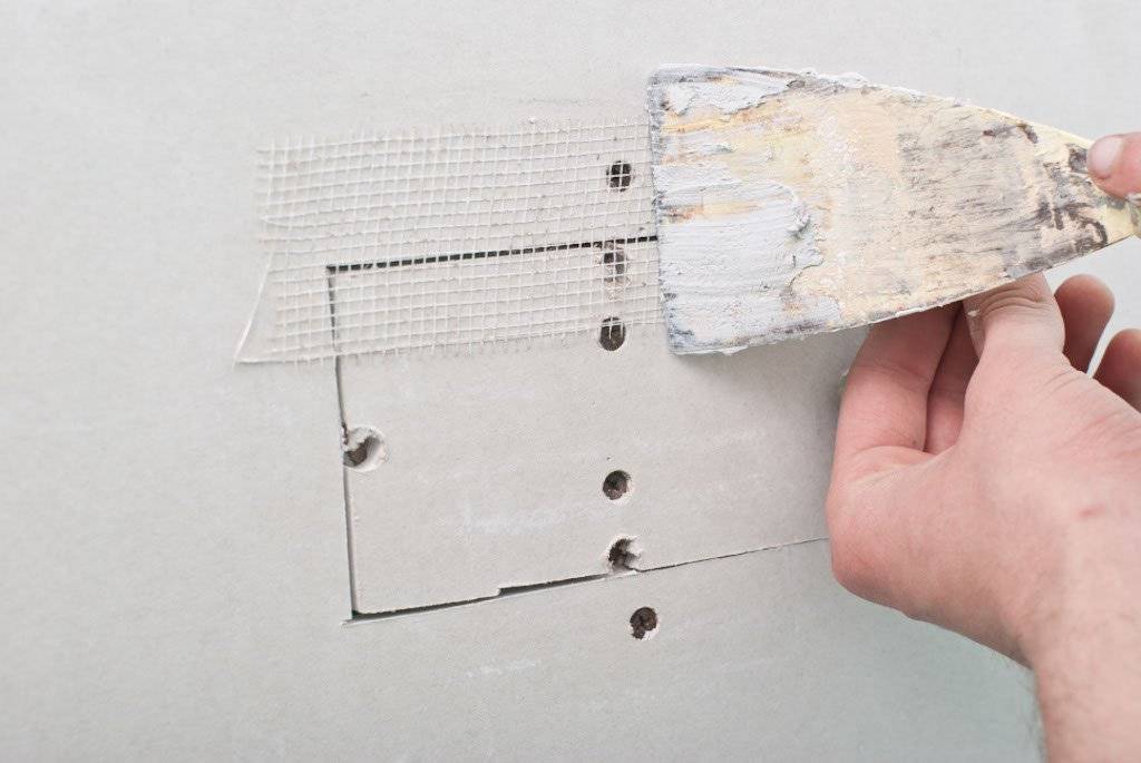 Как заделать дыру в стене из гипсокартона, кирпича, бетона?