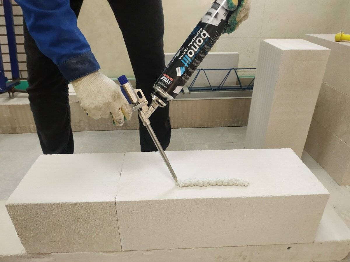 Как приклеить гипсокартон к бетонной стене: инструкция