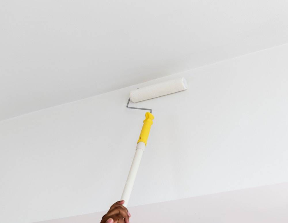 Стройремонтгрунтовка для потолка под покраску: как выбрать лучшее средство для обработки