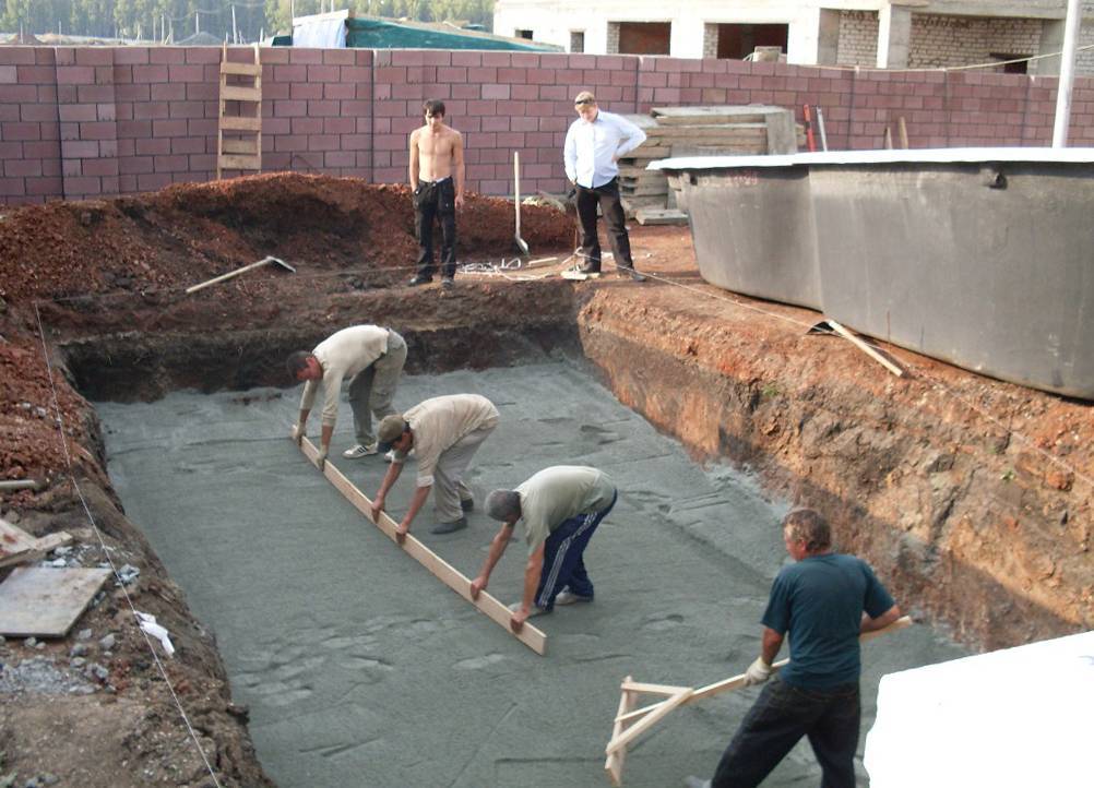 Как построить монолитный бассейн из бетона своими руками