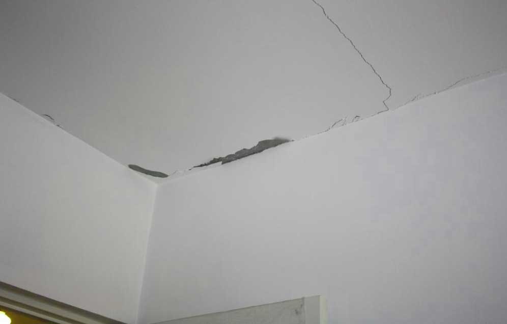 Трещина в стене панельного дома: что делать, если на потолке щель, как укрепить несущие конструкции в многоквартирной новостройке | domosite.ru