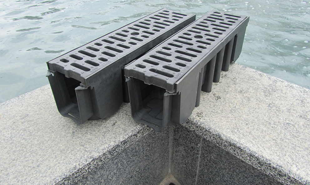 Лоток водоотводный бетонный с решеткой: ливневый, для канавы