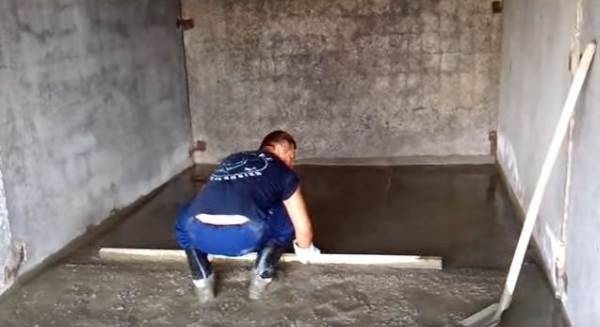 Чем выровнять пол бетонный в гараже