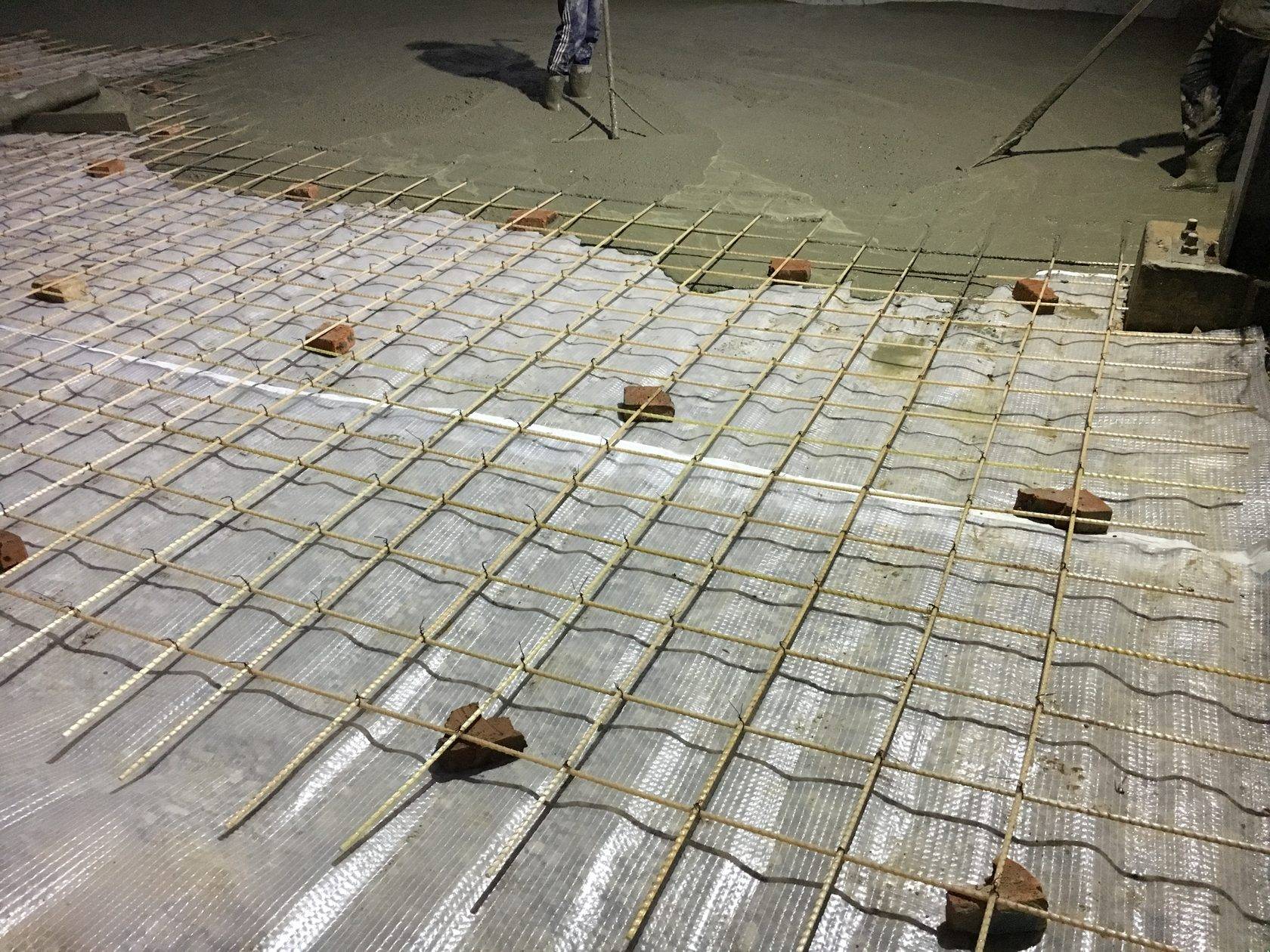 Как делается бетонная стяжка пола: подробная инструкция