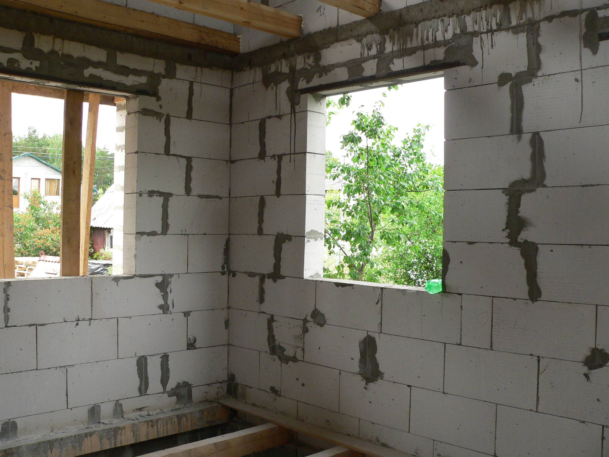 Чем отделать стены из газосиликатных блоков снаружи и внутри дома?