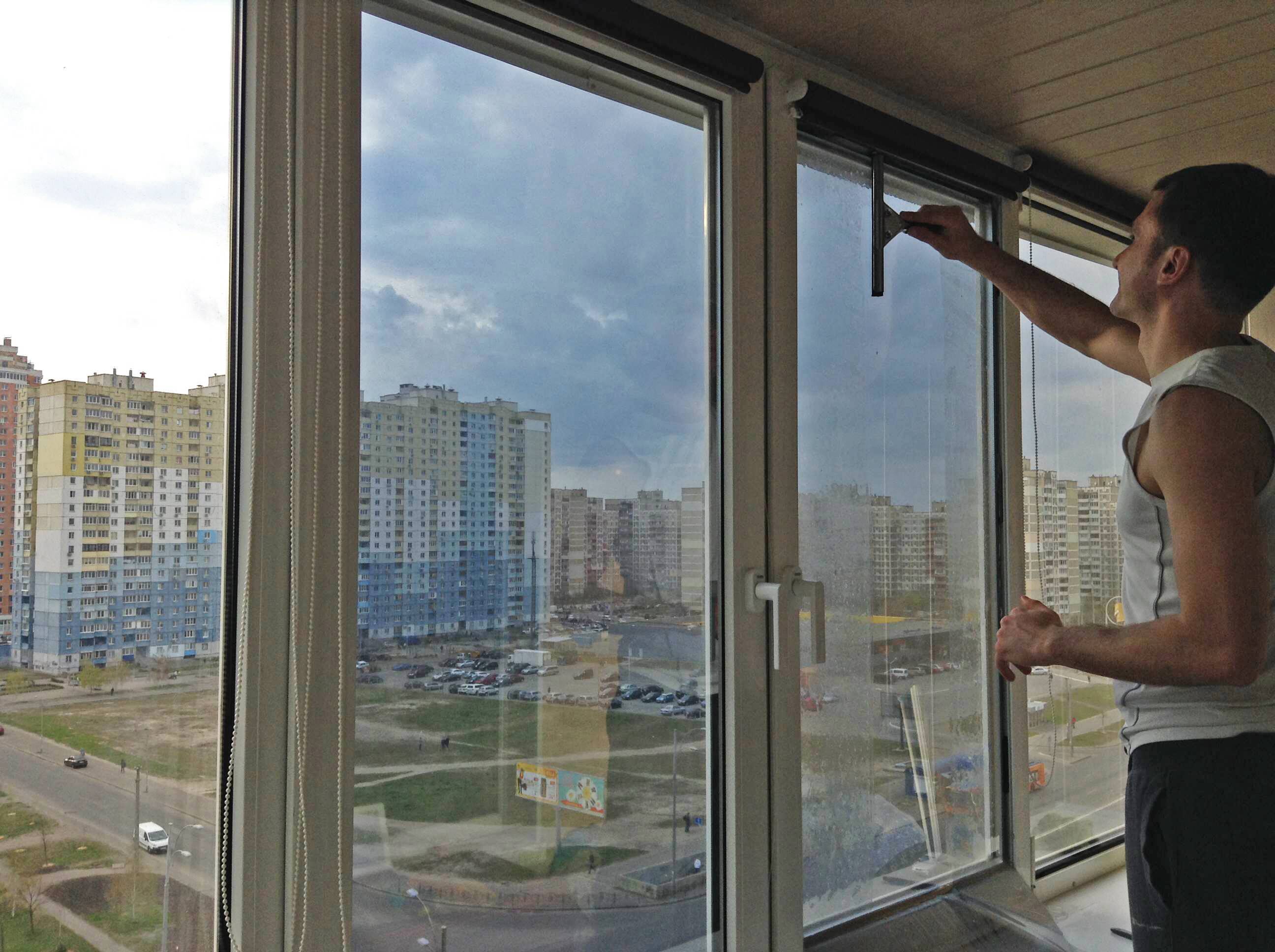 Тонировка балкона своими руками: выбор и монтаж тонировочной пленки на окна