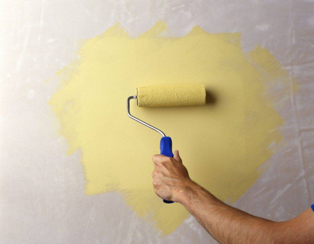 Грунтовка для потолка под водоэмульсионную краску: выбор смеси, правила нанесения