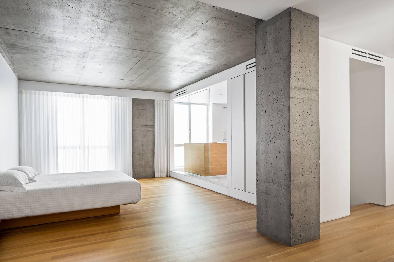 Бетонные стены в интерьере: сочетание фактур, создание эффекта бетона, применение в оформлении квартир и домов, советы дизайнеров