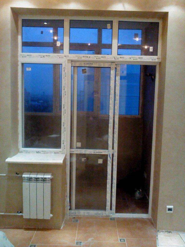 Французские окна на балконе: дизайн и особенности установки