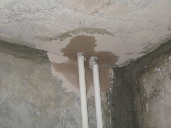 Чем заделать дыры в бетонной стене (после замены труб, от сверления), пошаговая инструкция