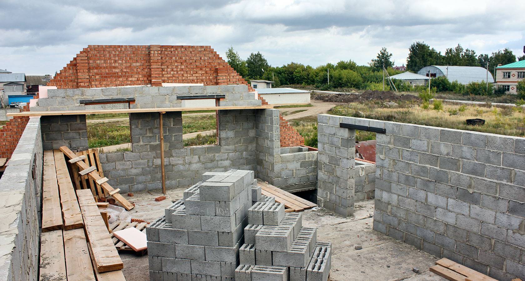 Дом из керамзитобетонных блоков: плюсы и минусы, как правильно строить