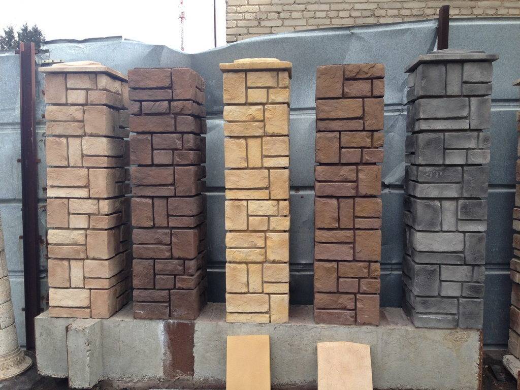 Монтаж бетонных блоков для забора